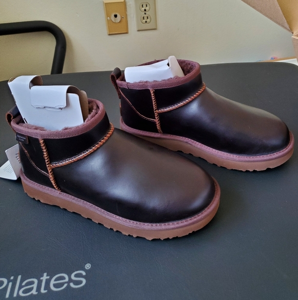 UGG Classic Ultra Mini Leather Regen Ankel Boots - Picture 9 of 16